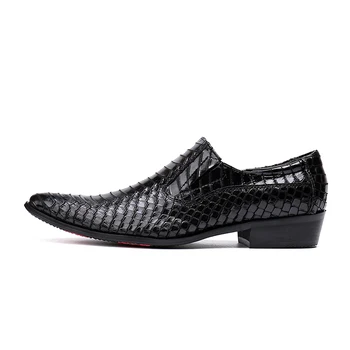 Chaussure homme black white pošmyknúť na mokasíny topánky pre mužov hadej kože pravej kože bežné svadobné šaty formálne oxford topánky