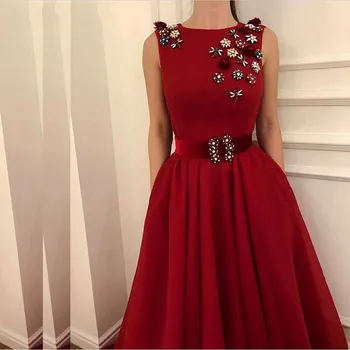 Elegantné Červené Dlhé večerné šaty 2021 Kryštály Korálkové Dubaj arabčina Večerné šaty Ever pretty Party šaty šaty de soiree longue