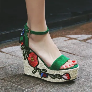 Móda Ženy Letné Sandále Kliny dámske Sandále výšivky Platformu Malé kvetinové Flip Flops otvorené prst vysoké podpätky Ženy obuvi