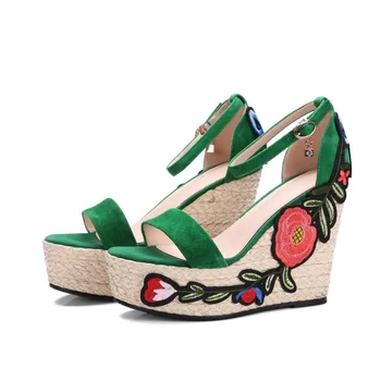 Móda Ženy Letné Sandále Kliny dámske Sandále výšivky Platformu Malé kvetinové Flip Flops otvorené prst vysoké podpätky Ženy obuvi